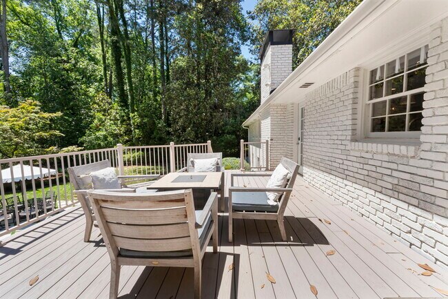 Building Photo - 4470 Chatworth Ct NE