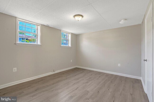 Building Photo - 7065 Leewood Forest Dr
