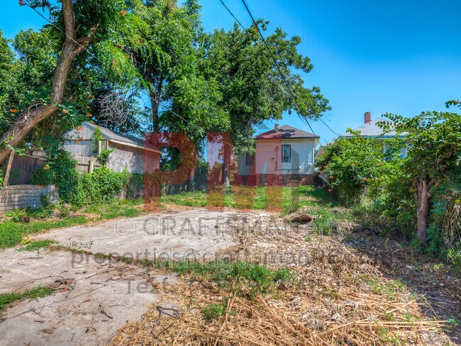 Building Photo - 1226 NW 8th St