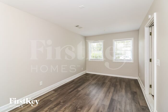 Building Photo - 306 Edge Hill Ct
