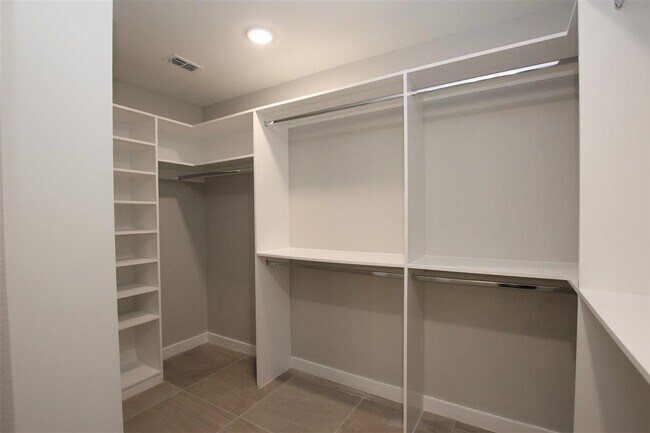 Building Photo - 1011 La Muralla St
