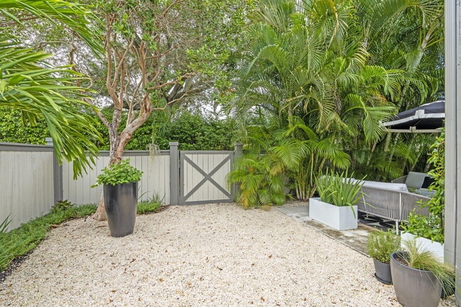 Building Photo - 2474 Bedford Mews Dr