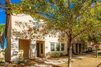 Building Photo - GORGEOUS home in THE KNOLLS at Power Ranch!