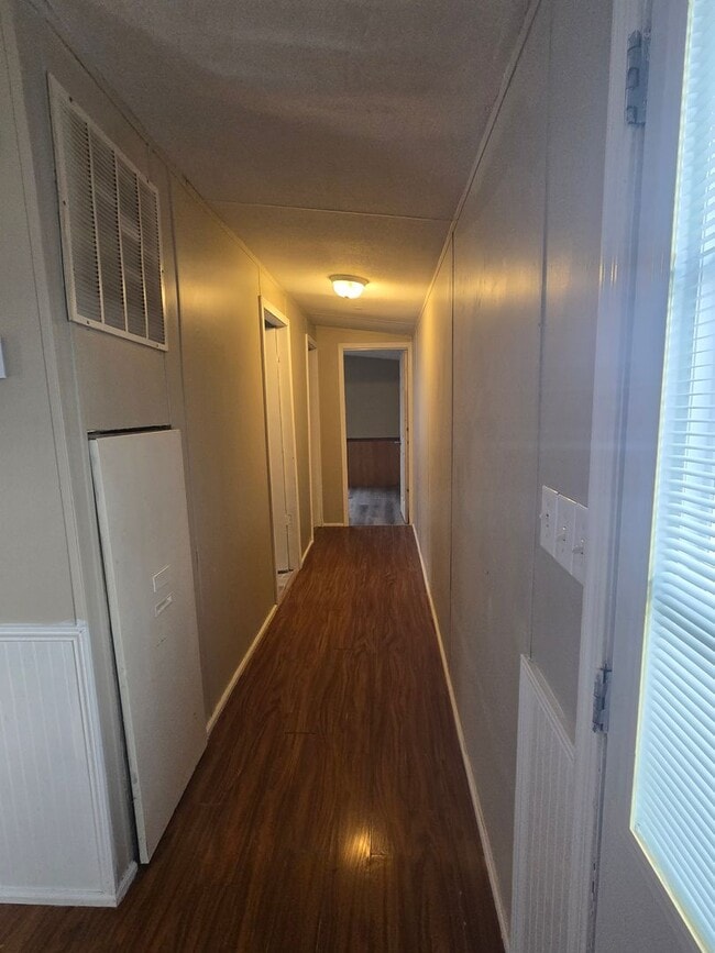 Building Photo - 3 bedroom, 2 bath Mobile Home in Yorktowne