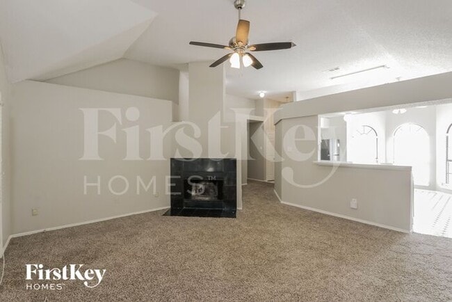 Building Photo - 701 Long Hill Ct