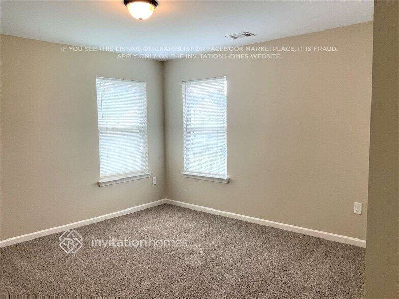 Building Photo - 490 Forrest Hills Dr