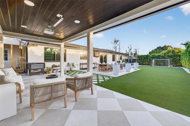 Building Photo - Southwest 74th Street, Miami, FL 33183 - 3 BR 2 BA single-family home