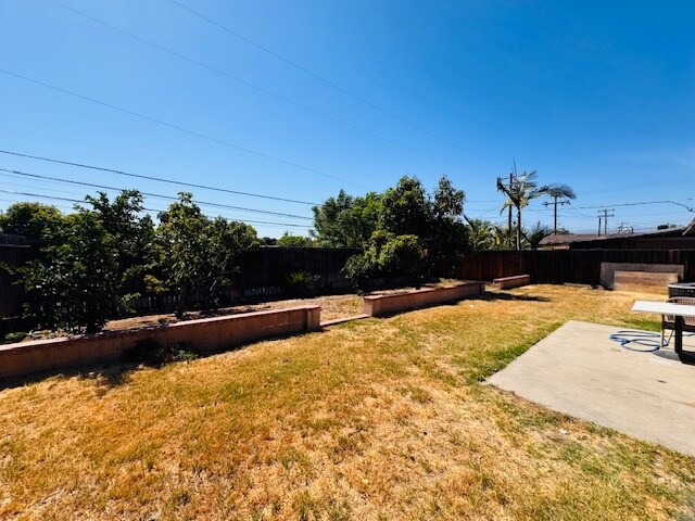 Building Photo - 317 S Lark Ellen Ave