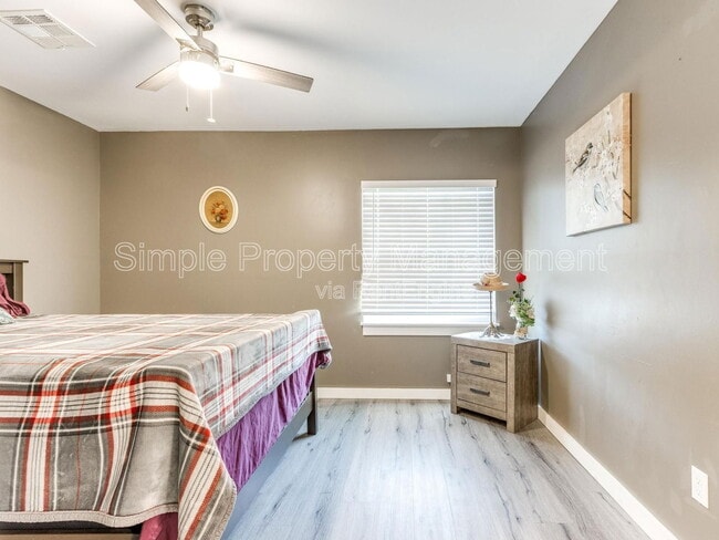 Building Photo - 425 Babb Dr