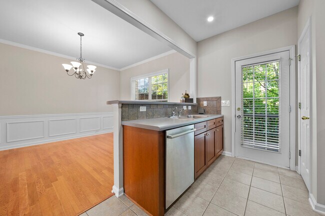 Building Photo - 3305 Chastain Gardens Dr NW