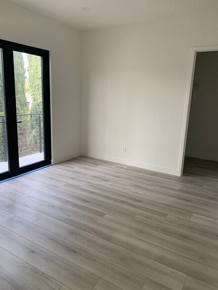 Primary bedroom with beautiful balcony - 20344 Lorne St