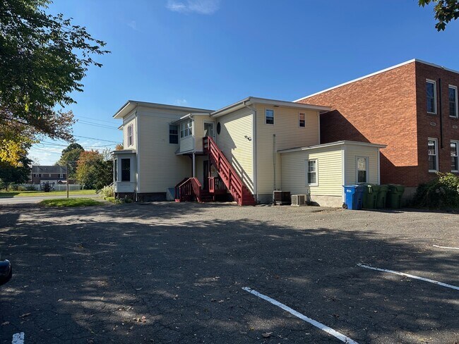 Building Photo - 26 Maple Ave