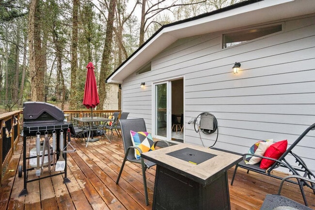 Building Photo - 306 Jason Ct