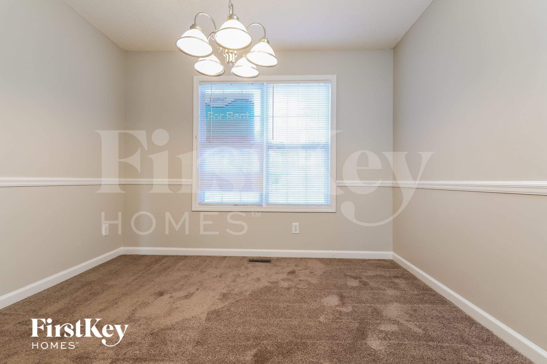 Building Photo - 3240 Hilltop Cir