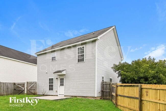 Building Photo - 105 Vinca Dr