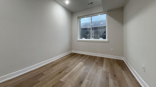 Building Photo - 701 N 40th St