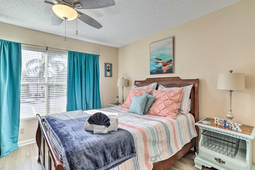 Building Photo - 6141 Bahia Del Mar Blvd S