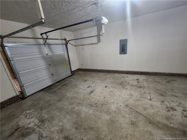 Building Photo - 7200 Kingsway Ct