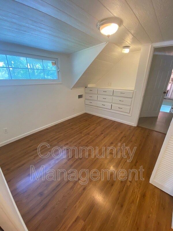 Building Photo - 18819 Greenwell Springs Rd