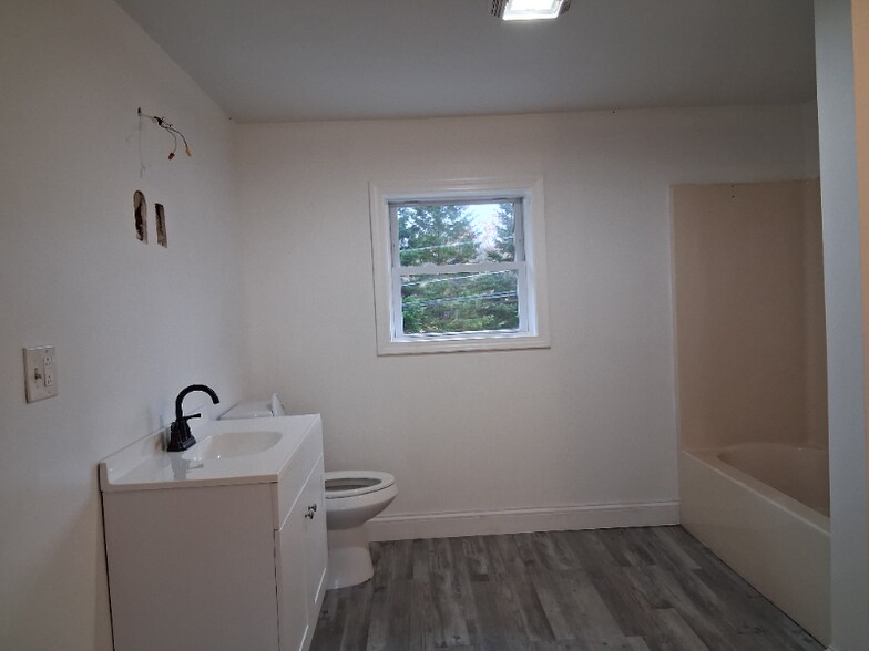 Building Photo - 17 Dickey Ln