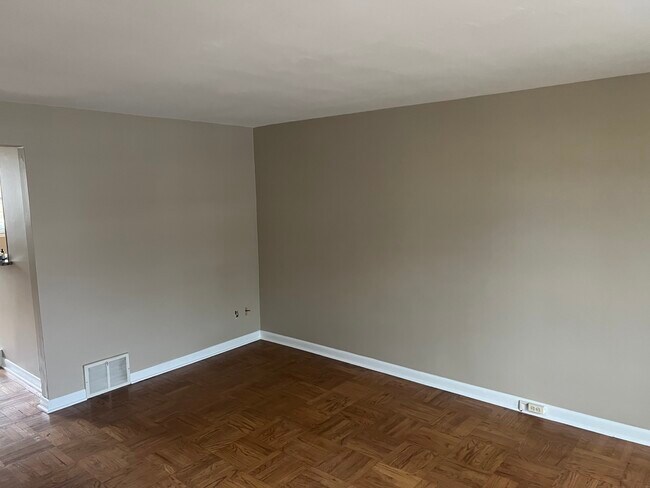 Building Photo - 16 Franklin Ave