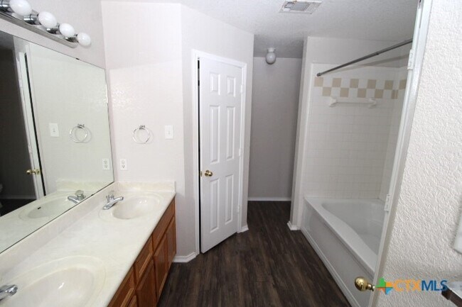 Building Photo - 4306 Lori Dr