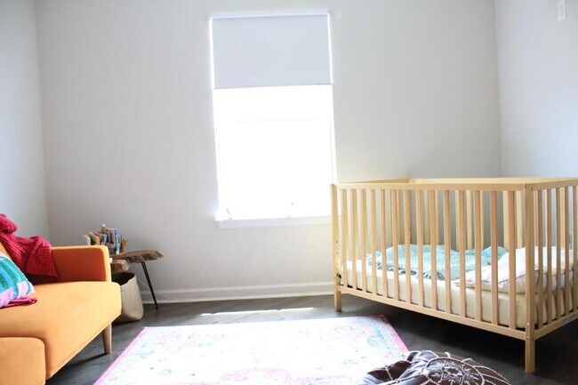 Building Photo - 500 E Marigold Dr
