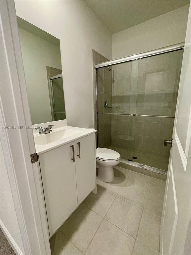 Building Photo - 708 SE 13th Ct