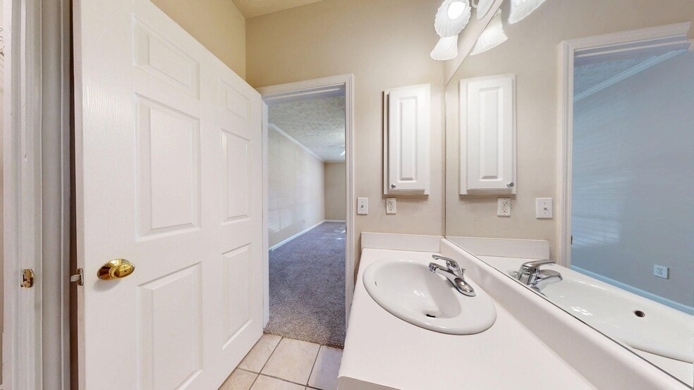 Building Photo - Spacious 3 Bedroom in Ross Park