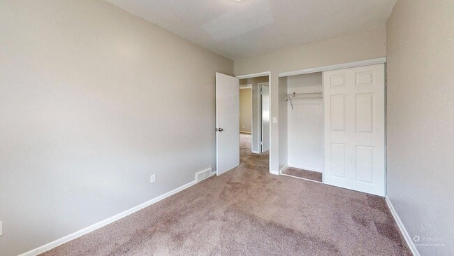 Building Photo - 630 Abbe Rd S