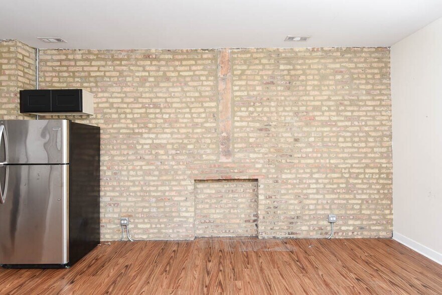 Building Photo - 3550 W Lawrence Ave