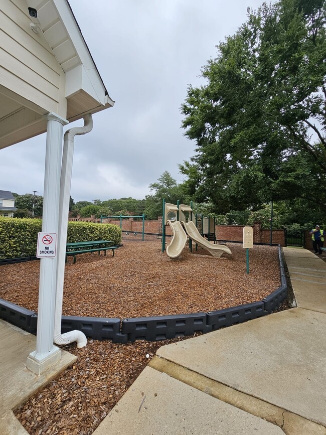 Building Photo - 111 Shairpin Ln