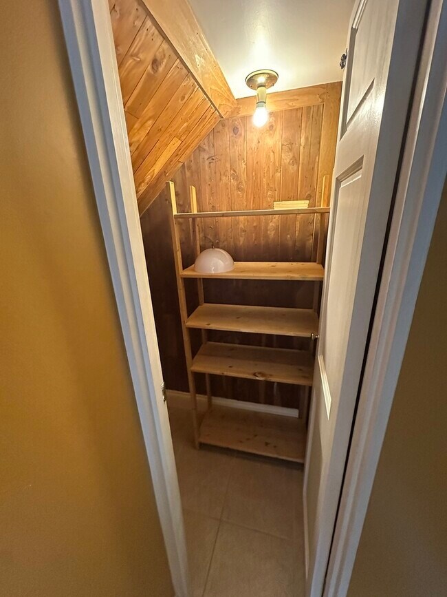 Building Photo - 5042 W Argyle St