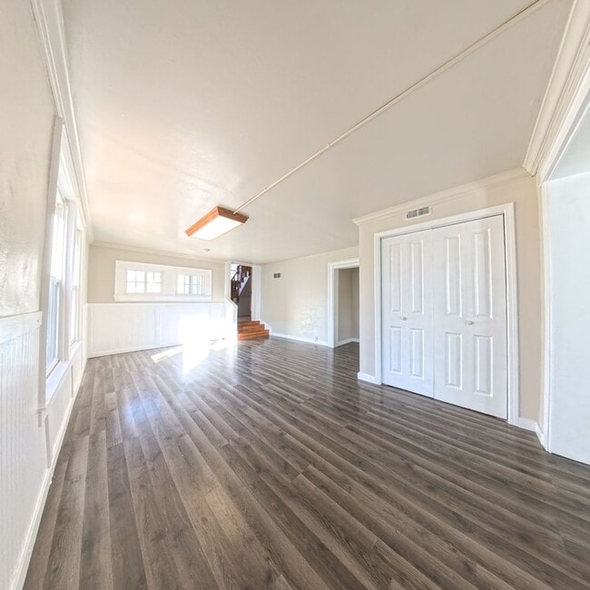 Building Photo - Charming 3 Bedroom 1.5 Bath in Clive