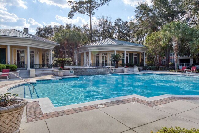 Building Photo - 2 Bed, 2 Bath Condo at amenity-rich The Me...