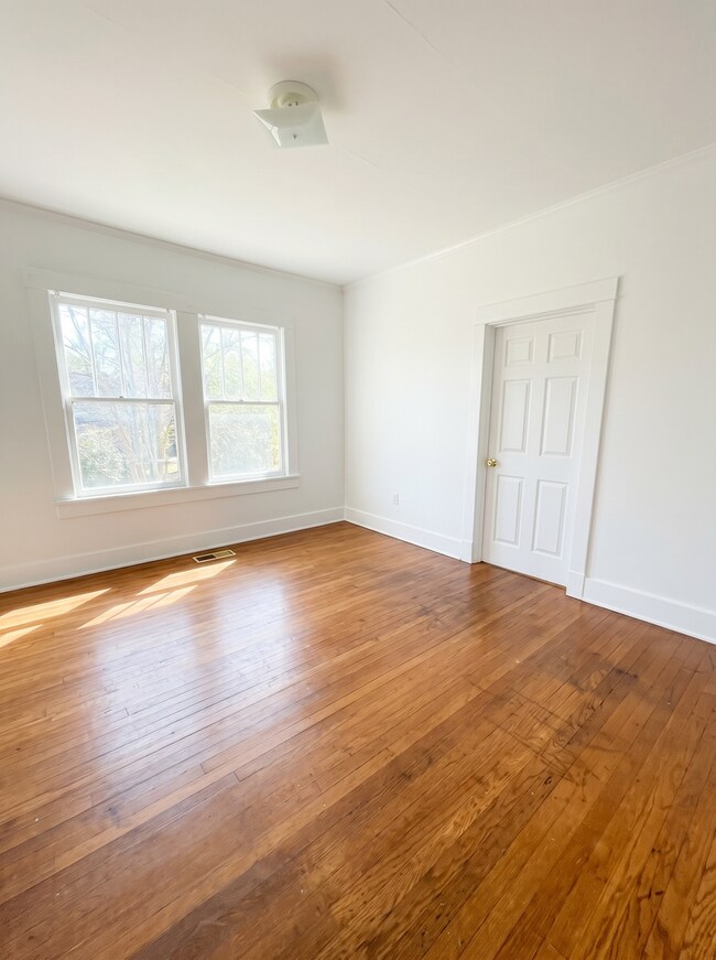 Building Photo - 1313 4th Terrace W