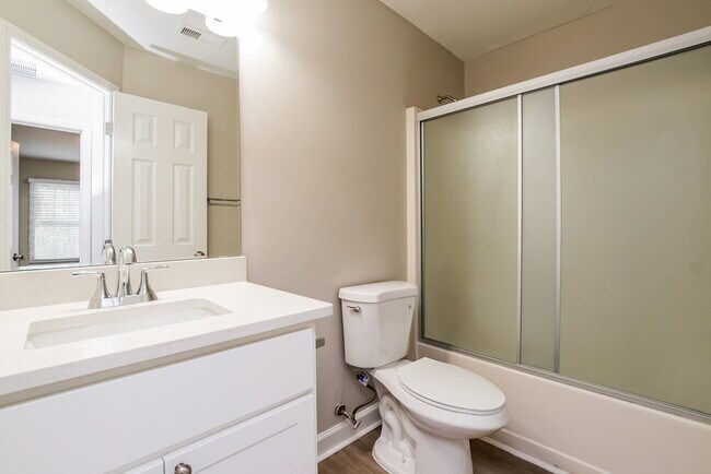 Building Photo - 500 Mountain Lake Dr