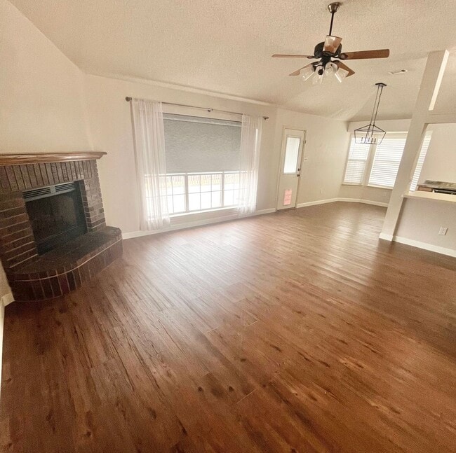 Building Photo - NEW IN MANAGEMENT - AVAILABLE NOW! MOVE IN SPECIAL!