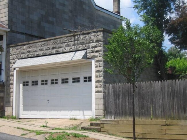 Building Photo - 200 N 7th St