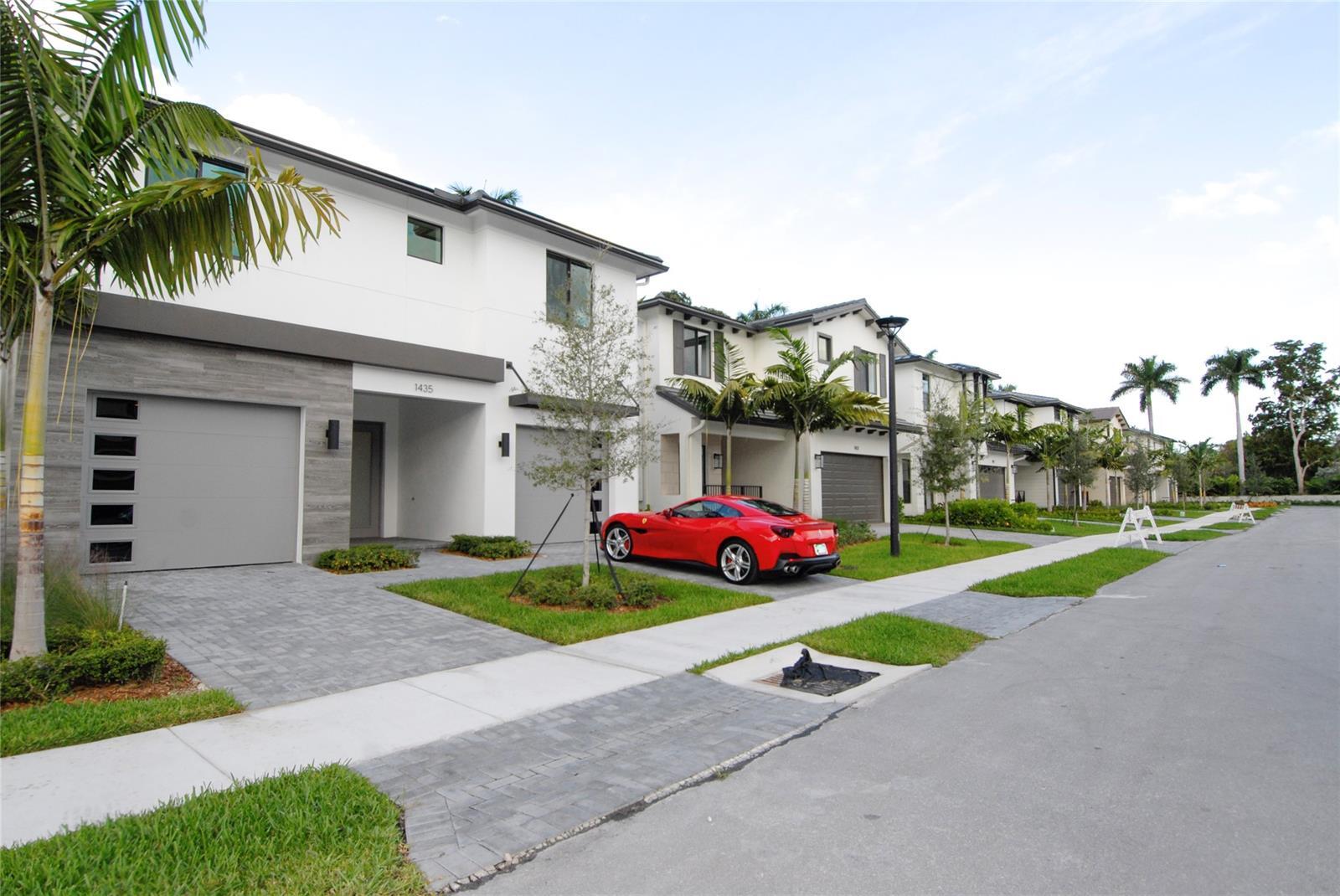 Building Photo - 1445 SW 23rd Ct