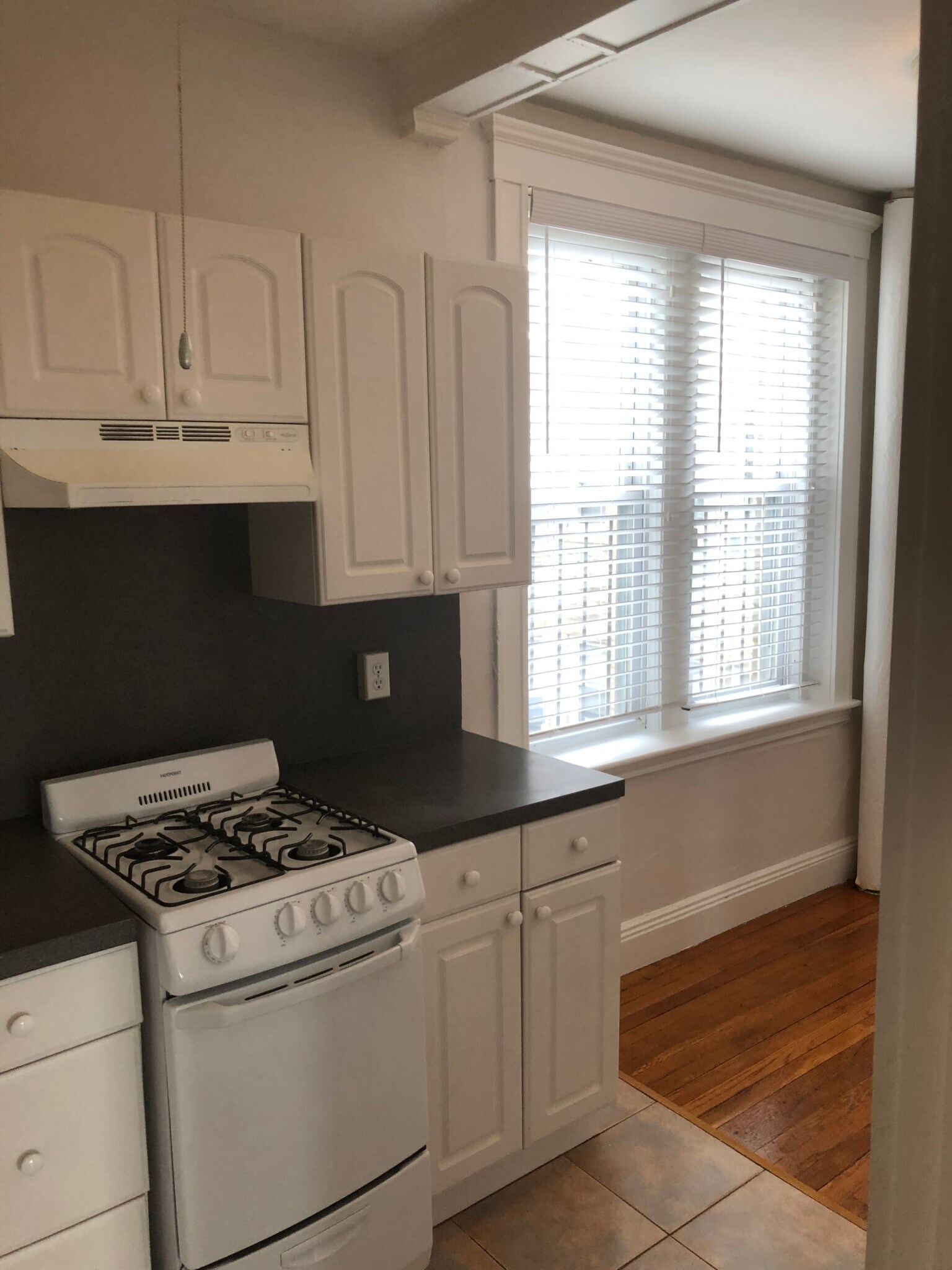 Building Photo - 121 Park Dr