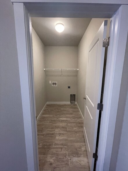 Building Photo - 6565 Carriage Meadows Dr