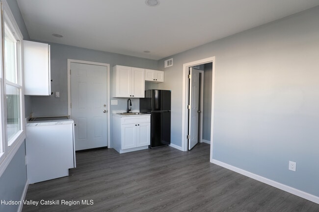 Building Photo - 150-154-154 W Main St