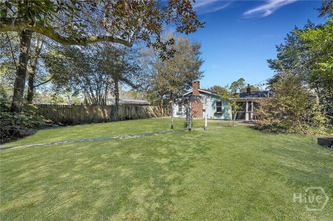 Building Photo - 2337 Shirley Dr