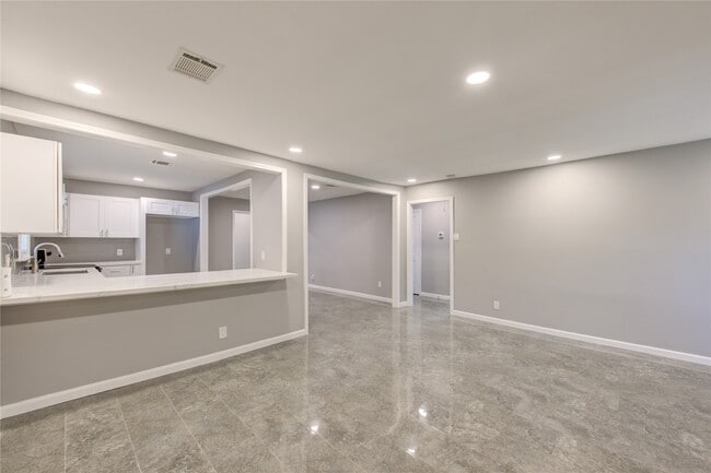 Building Photo - 4545 Bricker St