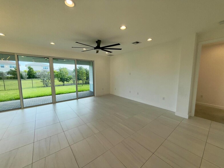 Building Photo - 1346 Harvester Xing