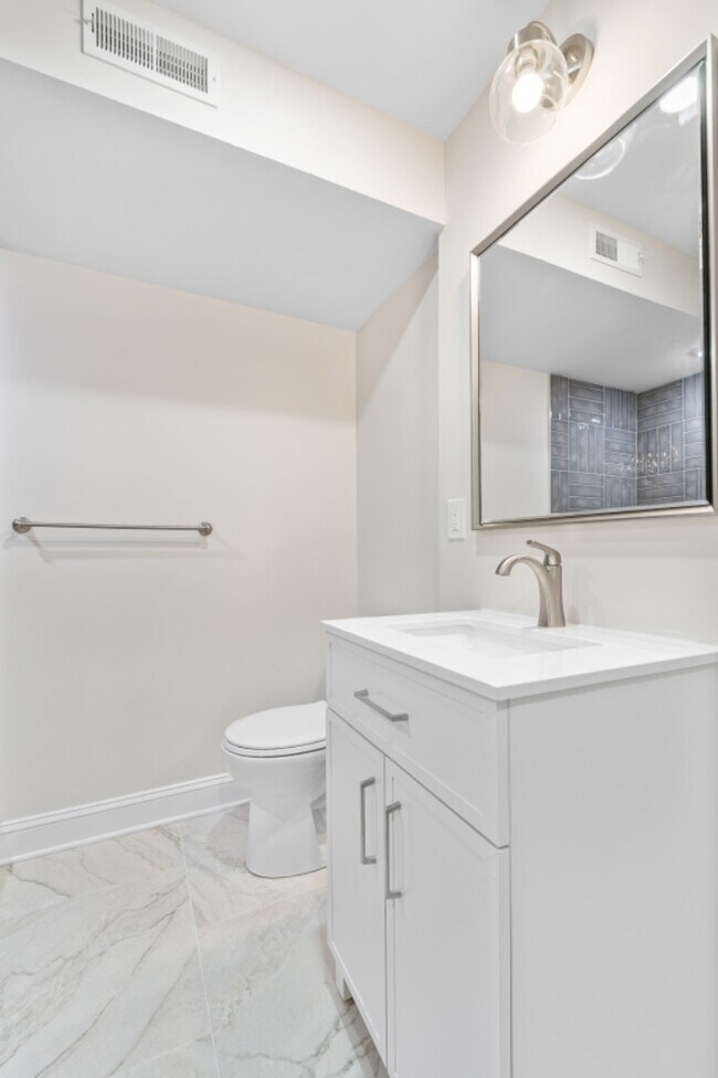 Building Photo - 2341 N College Ave