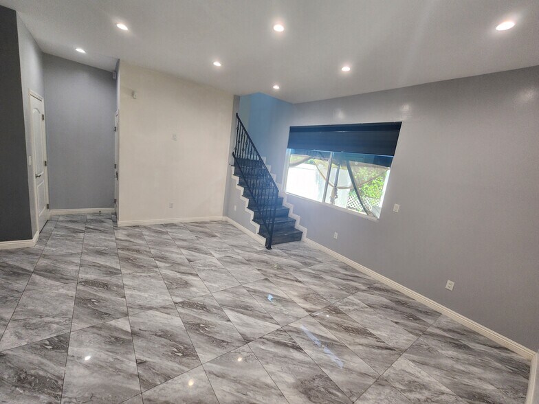 Building Photo - 6827 Murietta Ave