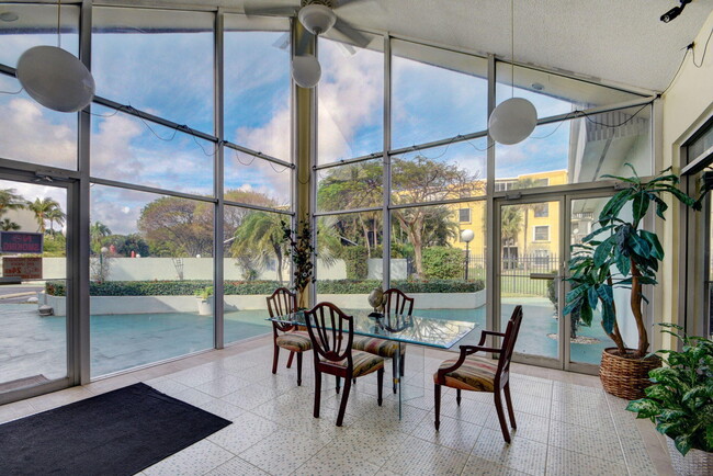 Building Photo - 300 Waterway Dr S