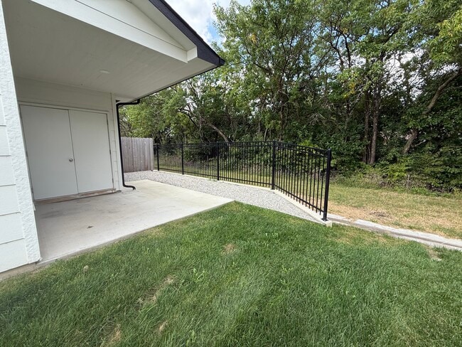 Building Photo - 405 SE 14th St